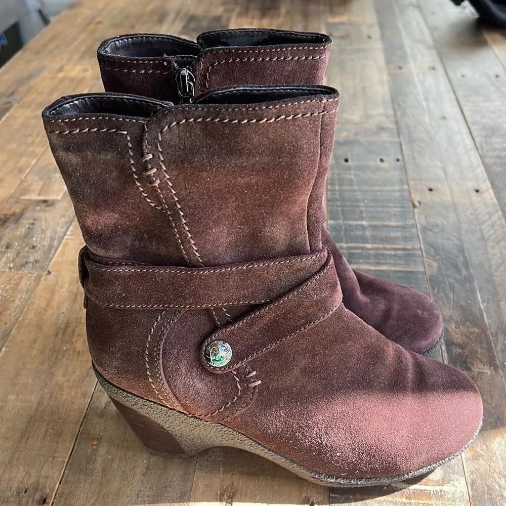 Blondo Waterproof Heeled Zip-up Booties size 7.5 Brown Suede
